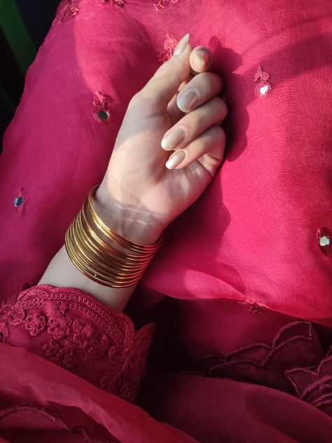 Golden bangles Golden Bangles Aesthetic, Aesthetic Bangles, Bangles Aesthetic, Videos Of People, Golden Bangles, Memories Last Forever, Gold Bangles Indian, Make Videos, People Videos