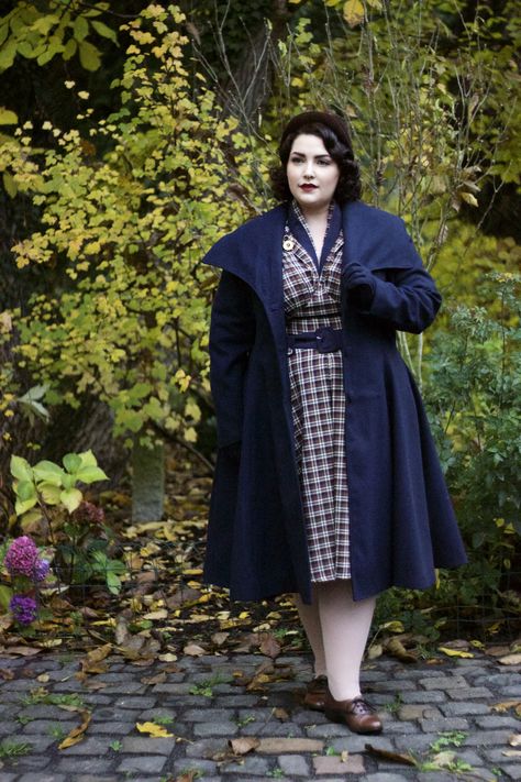 Abby Arcane, Rockabilly Fashion Plus Size, Plus Size Summer Outfits Big Stomach, Vintage Teacher, Plus Size Fall Outfit, Plus Size Summer Outfits, Dark Academia Fashion, Look Plus Size, Academia Fashion