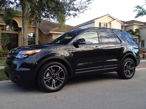 2015 Ford Explorer Platinum, black on black on black! Black Ford Explorer, Explorer Aesthetic, 2015 Ford Explorer Sport, Seshomaru Y Rin, Best Suv, Ford Explorer Xlt, Buick Envision, Audi Allroad, Ford Explorer Sport