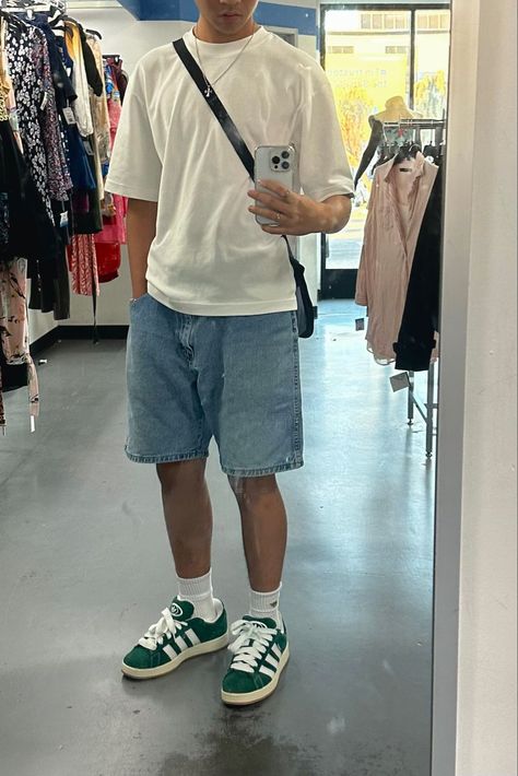 Man Outfit Ideas Summer, Summer Aesthetic Men Outfits, Clean Mens Fashion, Men Outfits Ideas Street, Jorts Outfit Men’s, Outfit Bermuda Hombre, Men’s Fashion Shorts, Aesthetic Outfits Clean, Green Fits Men