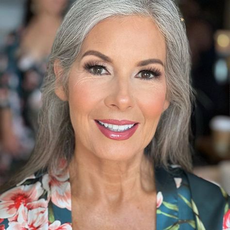 Mother of The Bride Makeup 🤌🏼😍 When it comes to Mature Skin Makeup I got you boo😘 Assignment here was: 💖Lifting the face 💖Focus on skin … | Instagram Mother Of The Groom Makeup Over 50, Mob Makeup, Mother Of The Bride Makeup, Mother Of Bride Makeup, 50 Party, Makeup Over 50, 50 Makeup, Makeup For Moms, Bride Makeup