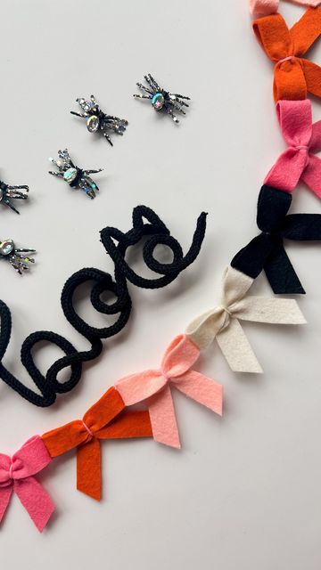 Nona Perkins on Instagram: "I love making these bow garlands!" Felt Bows Diy, Felt Garland Diy, Popcorn Garland, Bow Garland, Felt Name, Felt Bows, Felt Garland, Diy Garland, Diy Bow