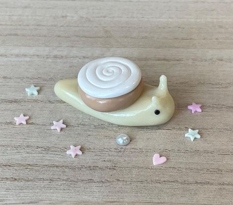 Silly Clay Things, Stuff Made Out Of Clay, Clay Creatures Easy, Small Cute Things To Make Out Of Clay, Diy Air Dry Clay Ideas, Simple Clay Sculpture Ideas, Things To Make Out Of Clay Easy, Cute Clay Things To Make, Miniature Clay Ideas