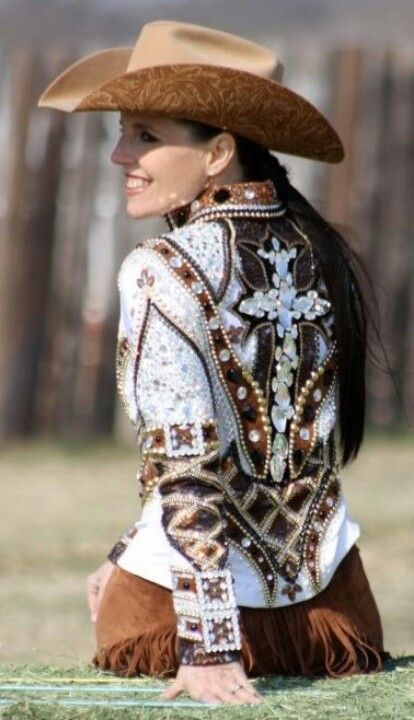 Show time Rodeo Queen Clothes, Decorated Hats, Traje Cowgirl, Western Motifs, Horsemanship Shirt, Mode Country, Showmanship Jacket, Western Show Clothes, Fashion Cowgirl