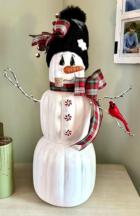 Stacked Pumpkin Snowman, Dollar Tree Stackable Snowman, Plastic Pumpkin Ideas, Plastic Pumpkins Crafts, Stackable Pumpkins, Stacking Pumpkins, Christmas Library, Pumpkin Snowmen, Pumpkin Wreath Diy