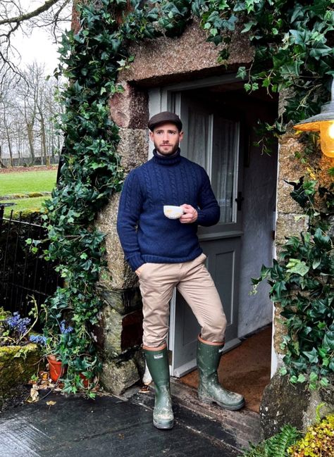 Mens English Country Fashion, Rubber Boots Outfit, Country Style Men, Farmer Fashion, English Country Fashion, Mens Wellies, Does Your Mother Know, Countryside Fashion, Farmer Outfit