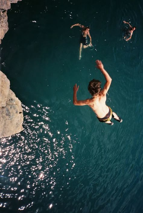 Orange Environment, Swimming In The Ocean, Cliff Diving, Fotografi Vintage, Into The Water, Have Inspiration, Kamikaze, Parkour, In The Ocean