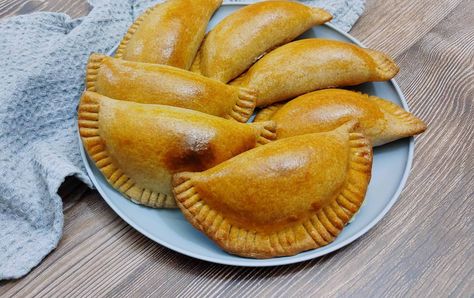 Corn Empanadas Empanada Dough Recipe, Corn Empanadas, Empanada Discs, Empanadas Recipe Dough, Vegetarian Empanadas, Pocket Pies, Pie Pockets, Baked Empanadas, South American Dishes