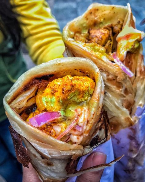 Chicken Tikka Roll, Desi Street Food, Paneer Tikka, Recipe Indian, Indian Street, Indian Street Food, Chicken Tikka, Fresh Rolls, Paneer