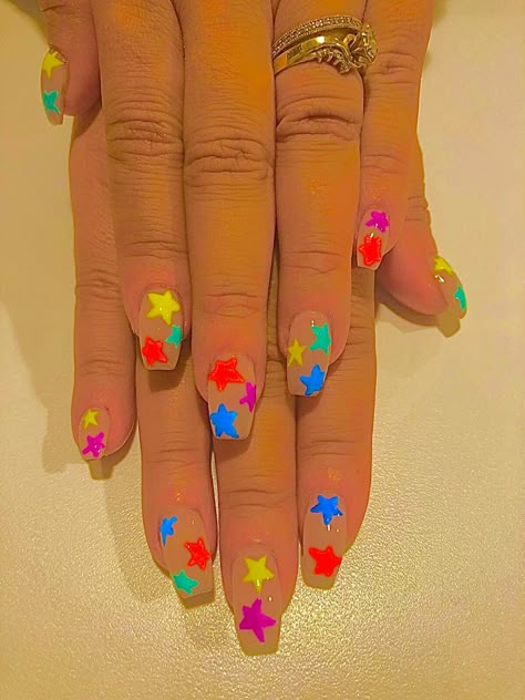 Neon Natural Nails, Kidcore Nails Simple, Clown Core Nails, Kid Core Nails, Kid Nail Ideas, Kidcore Aesthetic Fashion, Kidcore Nails, Kid Nails, Indie Nails