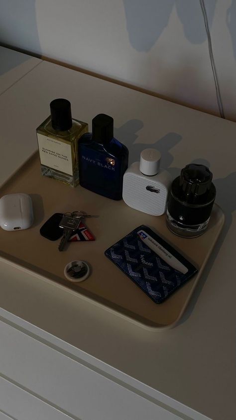 Rich Man Bedroom, Men’s Vanity, Men’s Modern Bedroom Decor, Apartment Men Aesthetic, Bedroom Inspo Men, Cool Accessories For Men, Men’s Essentials, Perfume Table, Parfum Aesthetic