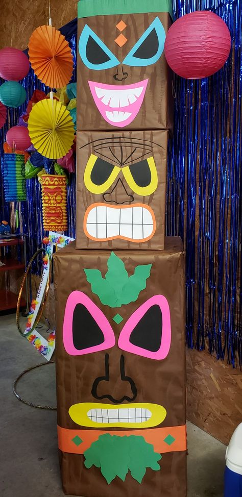 Hawaiian Office Party, Hawaiian Party Activities, Hawaiian Theme Centerpiece Diy, Hawaiian Theme Parade Float, Hawaii Prom Theme, Hawaiin Decoration Ideas, Aloha Trunk Or Treat, Hawaiian Theme Trunk Or Treat, Hawaii Decorations Ideas