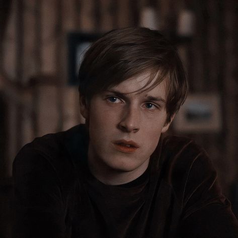 Jonas Kahnwald, Time Travel Stories, Louis Hofmann, Dark Icon, Baghdad, Aesthetic Movies, Male Face, Movie Scenes, Wasting Time