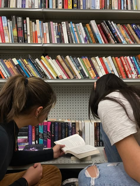 Book Date Aesthetic, Aesthetic Thrift Store, Reading With Friends, Cozy Libraries, Thrift Store Aesthetic, Aesthetic Library, Best Friend Book, Friends Shopping, Book Friends