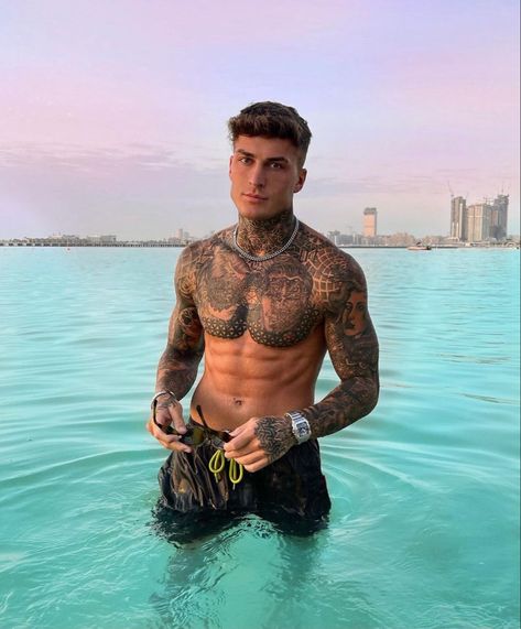 Cool Chest Tattoos, Ripped Body, Beach Tattoo, Chest Tattoo Men, Creative Photography Techniques, Inked Men, Mens Fashion Streetwear, Photography Poses For Men, Shirtless Men