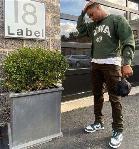 Dunks Outfit Men, Pine Green Outfit, Green Hoodie Outfit, Jordan 1 Outfit Men, Men Graduation Outfit, Plus Size Man Fashion, Cap Outfit Men, Streetwear Outfit Men, Estilo Vans