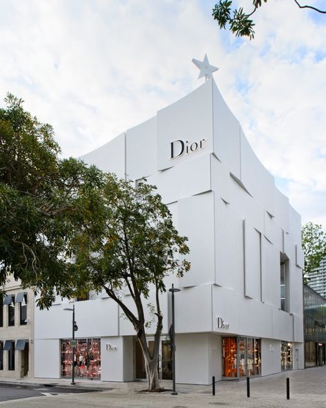 Dior flagship store by Peter Marino, Miami – Florida Dior Store Design, Dior Office, Design District Miami, Dior Store, Miami Design District, Retail Facade, Dior Boutique, Neoclassical Interior, House Of Dior