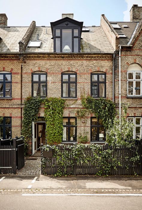 Scandinavian Townhouse, English Townhouse, Townhouse Renovation, Townhouse Exterior, Townhouse Interior, Nordic House, London Townhouse, Townhouse Designs, House Goals