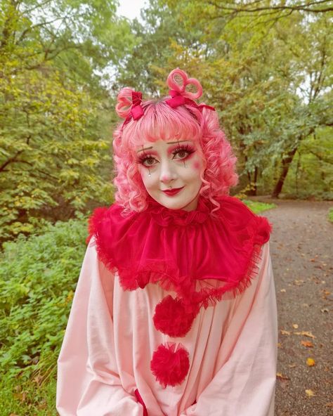 Pink Clowncore Outfit, Pink Dress Costume Ideas, Pink Clown Outfit, Lovecore Clown, Pink Clown Aesthetic, Lovecore Moodboard, Red Clown Costume, Pink Clown Costume, Clown Costume Aesthetic