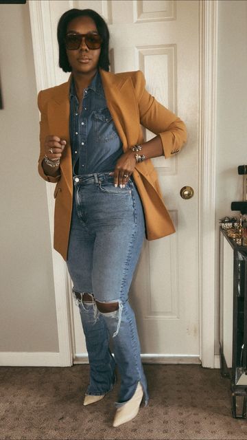 Blazer Bodysuit Outfit, Blazer With Boots Outfit, Jeans Outfit Women Work, Blue Plaid Blazer Outfit, Jean Shirts Women Outfits, Denim And Blazer Outfit, How To Style A Blazer, Blazer And Boots Outfit, Denim Blazer Outfit