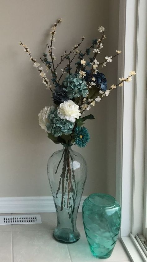 Flower vase, vase arrangement, home decor. Floor Vase Decor, Glass Floor Vase, Tall Floor Vases, Glass Vase Decor, Vase Deco, Vase With Flowers, Flower Vase Arrangements, Flower Arrangements Simple, Small Space Diy