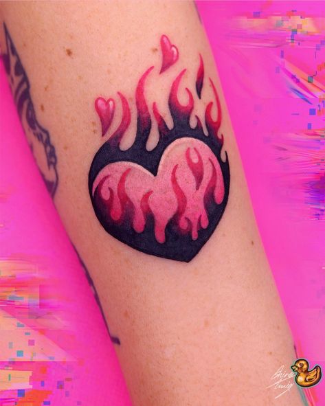 Pastel Goth Tattoo Creepy Cute, Cute Pink Tattoos, Pink And Black Tattoo, Black Heart Tattoos, Colour Tattoo For Women, Emo Tattoos, Hearts Tattoo, Heart On Fire, Pink Tattoo