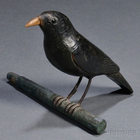 Old crow Folk Art Animals, Crow And Raven, Old Fishing Lures, As The Crow Flies, Folk Art Birds, Carved Birds, Woodcarving Ideas, Wooden Birds, Carved Wooden Birds