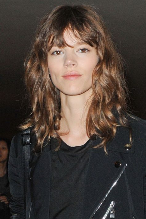 13 Best Shag Haircuts of All Time - Iconic Celebrity Shag Hairstyles Zoella Hair, Freja Beha, Modern Shag Haircut, Freja Beha Erichsen, Short Shag Haircuts, 70s Hair, Shag Hairstyles, Super Hair, Farrah Fawcett