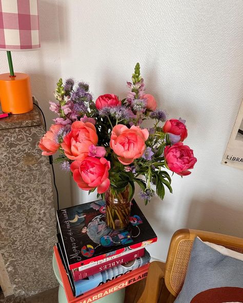 Camille Witt | La vie d’un bouquet de pivoines ��🥵🤯 From day 1 to day 10 🌸 | Instagram Vase Of Flowers, Plants Are Friends, Flower Shower, Nothing But Flowers, Flower Therapy, Spray Roses, Flowers Nature, Flower Lover, Love Flowers