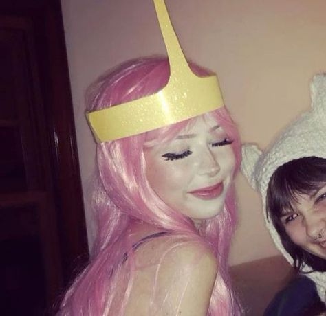 princess bubblegum and finn costume from adventure time matching pfp Adventure Time Halloween Pfp, Matching Adventure Time Pfp, Princess Bubblegum And Finn, Princess Bubblegum Pfp, Adventure Time Matching Pfp, Finn Costume, Finn And Princess Bubblegum, Adventure Time Pfp, Anime Rapper