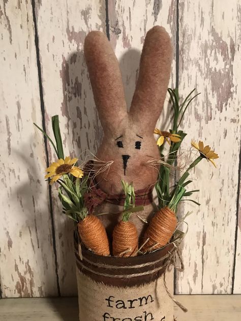 Primitive Handmade Bunny in Rustic Tin With Carrots-Prim Grass-Yellow Flowers Prim Easter Decor, Primitive Spring Decor, Grungy Candles, Primitive Spring, Primitive Wreath, Primitive Easter, Primitive Wood Signs, Primitive Home Decor, Primitive Walls