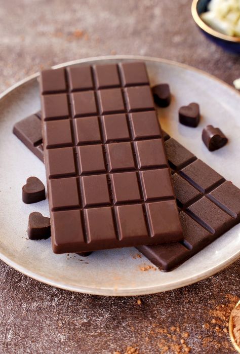 Vegan Milk Chocolate, Homemade Milk Chocolate, Milk Chocolate Recipes, Chocolate Benefits, Homemade Chocolate Bars, Make Your Own Chocolate, Chocolate Recipes Homemade, Vegan Candies, Coconut Milk Powder