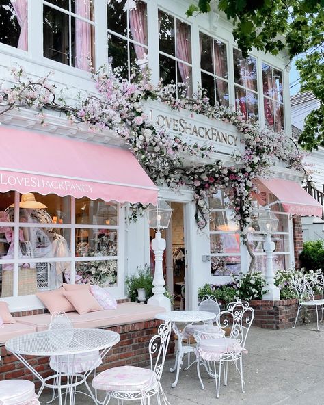 Feminine Garden Aesthetic, Cute Cafe Outside, Cute Bakery Outside, Hamptons Girl Aesthetic, Girly Boutique Decor, Flower Cafe Aesthetic, Loveshackfancy Decor, Preppy Restaurant, Pink Cafe Design