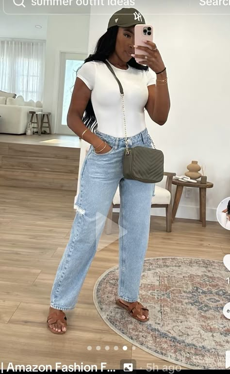 Casual Errands Outfit Summer, Jeans Outfit Black Women, Boyfriend Jeans Outfit Summer, Errands Outfit Summer, Minimalist Girl, Jean Collection, Jeans And T Shirt Outfit, Capsule Wardrobe Women, Errands Outfit