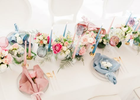 Blue Table Settings, Pastel Baby Shower, Bubblegum Balloons, Royal Baby Showers, Shower Style, Gender Party, Gender Reveal Party Decorations, Baby Shower Flowers, Royal Baby