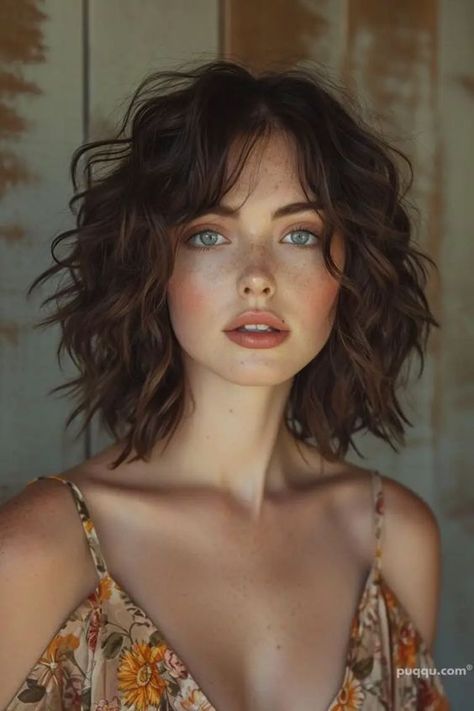 Italian Hair, Summer Haircuts, Medium Length Haircut, Short Wavy Hair, Hair 2024, Penteado Cabelo Curto, Short Wavy, Medium Length Hair, Medium Length Hair Cuts