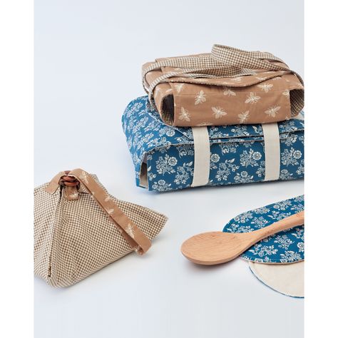 Simplicity Casserole Carriers, Pie Holder and Double Oven Mitt S9522 - Paper Pattern, Size OS (One Casserole Carriers, Double Oven Mitt, Casserole Carrier, Sewing Machine Brands, Curtain Lining Fabric, Kwik Sew Patterns, Interfacing Sewing, Too Hot To Handle, Sewing Pattern Shop