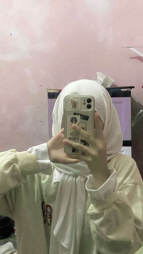 Mirror Iphone Selfie Hijab, A And V Letters Love, Muslim Pfp, Iphone Selfie, Foto Cewek Hijab Aesthetic, Muslimah Photography, Circus Characters, Ootd Poses, Moslem Fashion