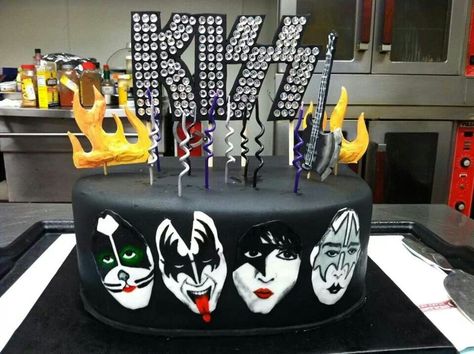 KISS cake! Kiss Theme Birthday Party, Kiss Themed Party, Rock Band Cake, Kiss Band Birthday Cake, Rock Band Cake Ideas, Kiss Band Themed Party, Rock And Roll Themed Cake, Kiss Cakes Band, Kiss Band Party