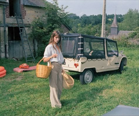 Jane Birkin Jane Birkin Aesthetic, Style Jane Birkin, Jane Birken, Jane Birkin Style, Serge Gainsbourg, Charlotte Gainsbourg, Rock N’roll, Jane Birkin, Family Album