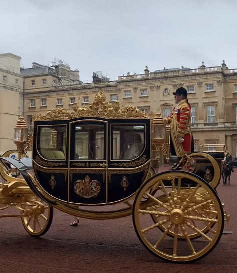 Royal Wedding Aesthetic, Family Vibes, Crown Aesthetic, London Vibes, Historical Eras, European Aesthetic, Royalty Aesthetic, Royal Aesthetic, Royal Life