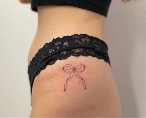 Bow Tattoo Thigh, Non Permanent Tattoo, Soft Tattoo, Ribbon Tattoos, Bow Tattoo, Bff Tattoos, Red Ink Tattoos, Cute Tiny Tattoos, Poke Tattoo