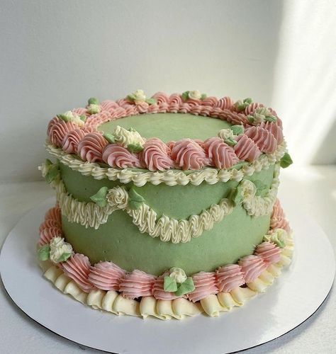 Pink Green Birthday Cake, Fairy Vintage Cake, 21st Birthday Cake Designs, Pink Green Birthday Party, Sage Green And Pink Birthday Party, Pink And Green Cake Ideas, Pink And Green Cakes, Sage Green And Pink Cake, Green And Pink Wedding Cake