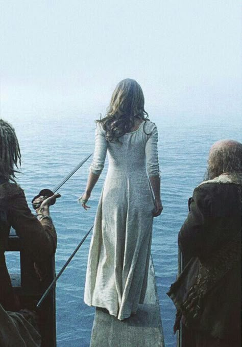 Walking the plank Elisabeth Swan, Pirate Aesthetic, Anne Bonny, Kaptan Jack Sparrow, A Pirates Life For Me, Elizabeth Swann, A Pirates Life, Pirates Life For Me, Walking The Plank