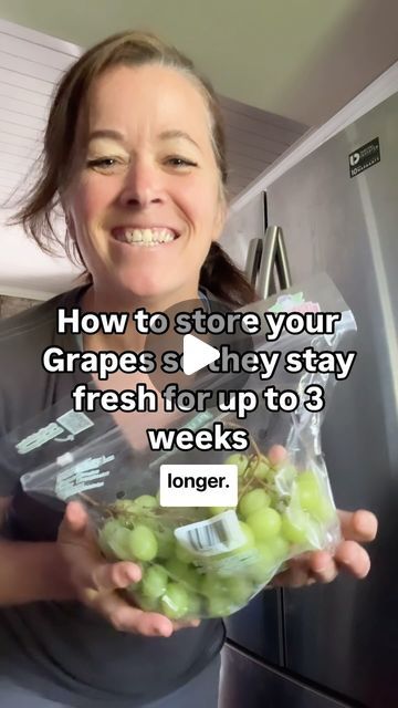 Dar - Save Money on Groceries on Instagram: "SHARE + SAVE this tip to help your grapes last up to 3 weeks!   🙌🏻Make sure you smash that Follow button to keep learning about ways to save money on your groceries  Here’s the Grape-down   I know it’s super tempting to wash and clean the entire bunch as soon as you get home from the grocery store   DONT do it!!   CLEAN only when you are about to use them!   Grapes need to stay cold, be dry and last longer when you leave them on the stems!   The washing process adds excess moisture, which can cause the grapes to go BAD faster than they otherwise would.  How to Choose Grapes It’s important to inspect grapes at the grocery store before purchasing. Why? Because one bad grape can spoil the whole bunch. In other words, one or two moldy grapes will Best Way To Store Grapes In Fridge, How To Make Grapes Last Longer, Storing Grapes In Fridge, Best Way To Store Grapes, How To Keep Grapes Fresh Longer, Store Grapes In Fridge, How To Store Grapes In Fridge, How To Clean Grapes, Preserve Grapes