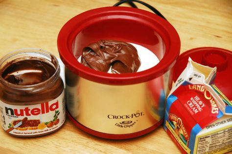 Nutella Fondue Recipe, Nutella Fondue, Pizza Fondue, Fondue Ideas, Dessert Fondue, Fondue Dinner, Fondue Night, Fondue Recipe, Gunny Sack