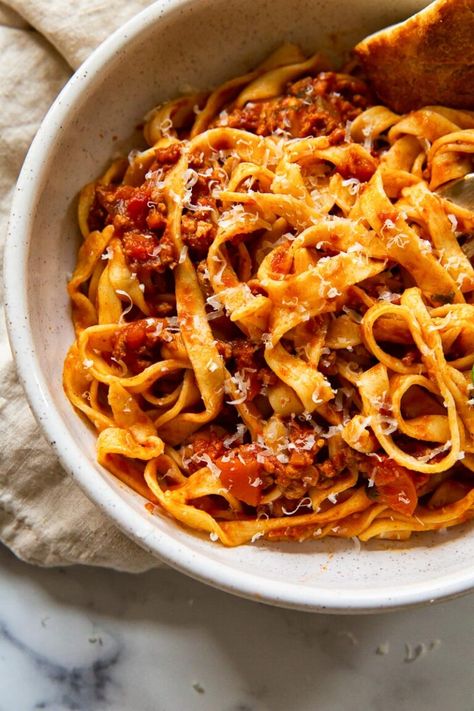 Fresh Pasta Recipe, Beef Braised, Best Bolognese Sauce, Cooking Fresh Pasta, Traditional Spaghetti, Garlic Carrots, Fresh Pasta Recipes, Homemade Bolognese, Spaghetti Bolognese Recipe