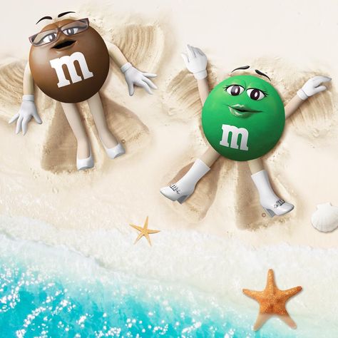 Image Girly, M&m's Chocolate, Miss Green, M&m Characters, M M Candy, Dog Angel, M Wallpaper, M Craft, Diy Resin Projects