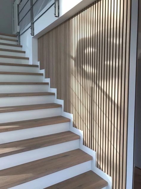 Decoration Cage Escalier, Staircase Paneling, Staircase Design Modern, Stair Wall, Stairway Design, Staircase Wall, Staircase Railings, Stair Case, Interior Stairs