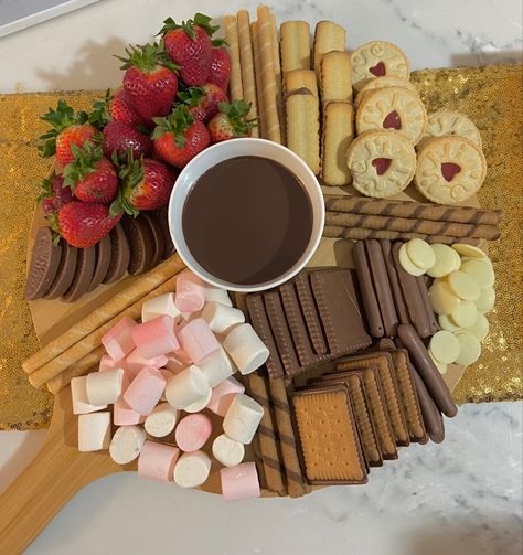 chocolate board with marshmallows, strawberries, biscuits, wafer rolls, and melted chocolate! Marshmallow Strawberry, Chocolate Charcuterie Board, Chocolate Charcuterie, Wafer Rolls, Chocolate Board, Sleepover Snacks, Pink Birthday Party, Chocolate Marshmallows, Melted Chocolate